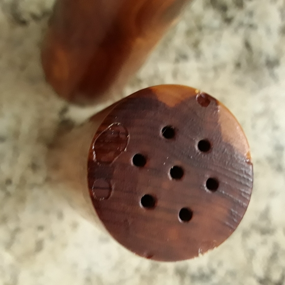 VINTAGE WOOD MOUNT AIRY LODGE,MT. POCONO,PA SALT & PEPPER SHAKERS - Picture 2 of 8